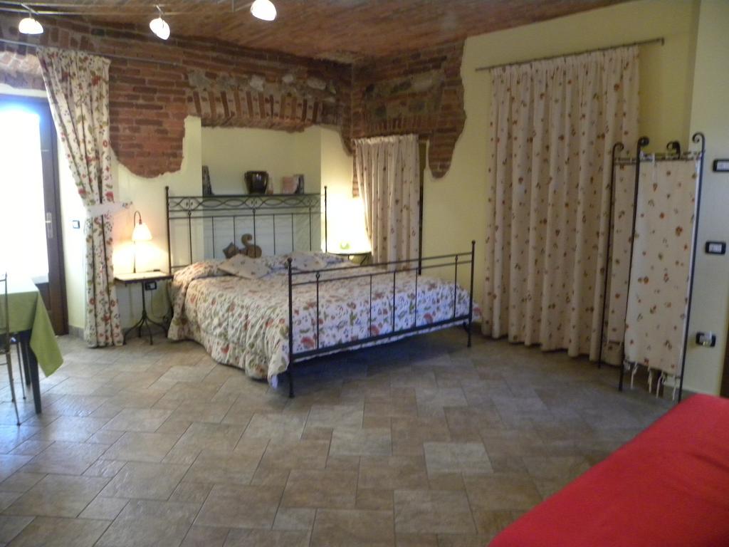 Agriturismo Fano'S Farm Suno Δωμάτιο φωτογραφία