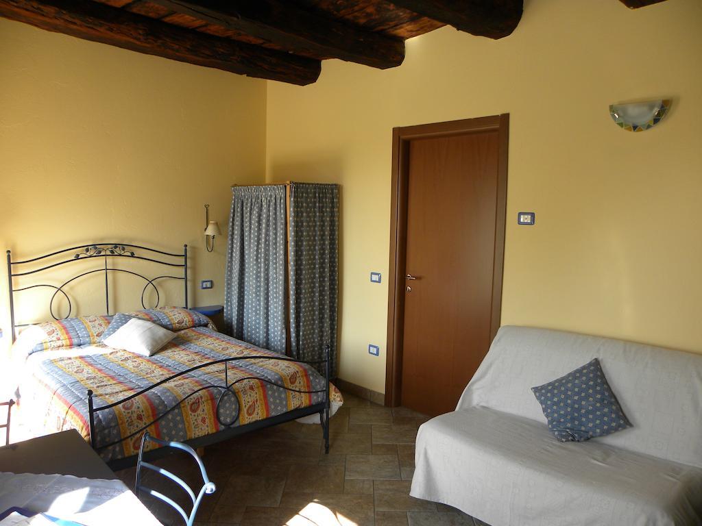 Agriturismo Fano'S Farm Suno Δωμάτιο φωτογραφία